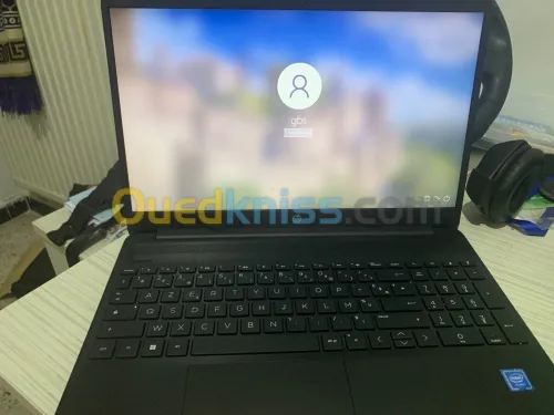 HP-Laptop-15-dw1xxx-Celeron-N4120-4Go-1To-comme-neuf