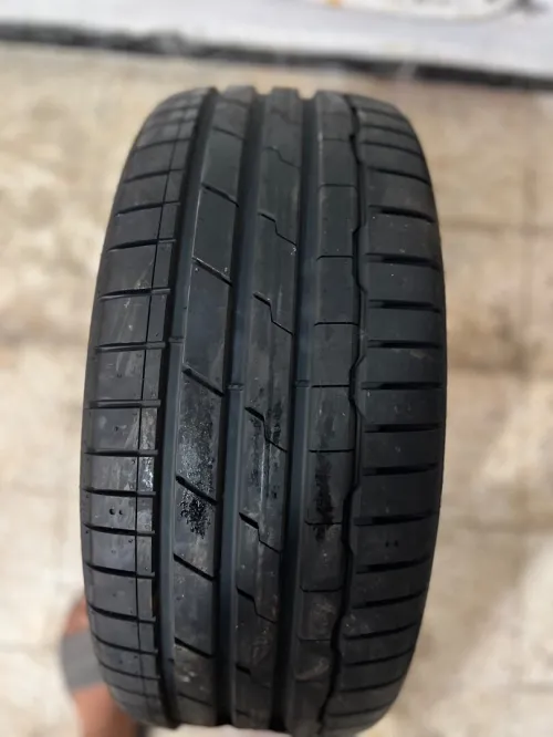 Pneu hankook état neuf jamais utilisé 