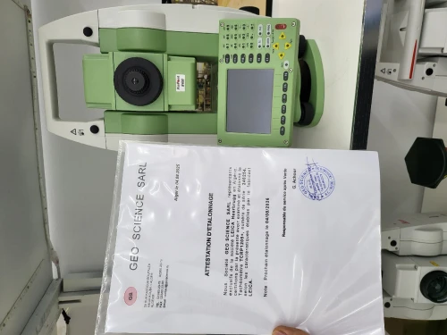  appareil topographique Leica Model Station total