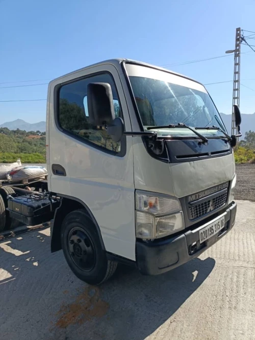 Mitsubishi Fuso canter 2015