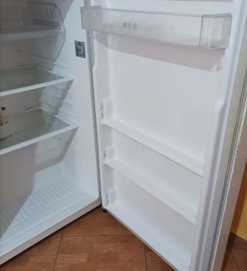 Promotion Réfrigérateur LG 470Litre No frost bon état en blanc