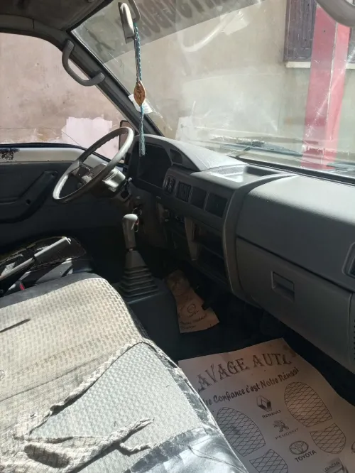Mitsubishi L300 2003