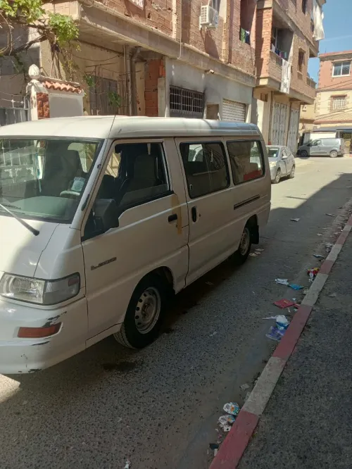 Mitsubishi L300 2003