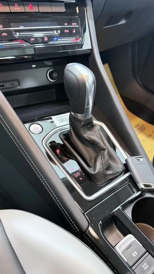 Volkswagen Jetta 2025 Vs5