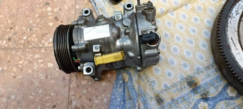 pièces pour moteur 2 litre HDi peugeot 3008et expert