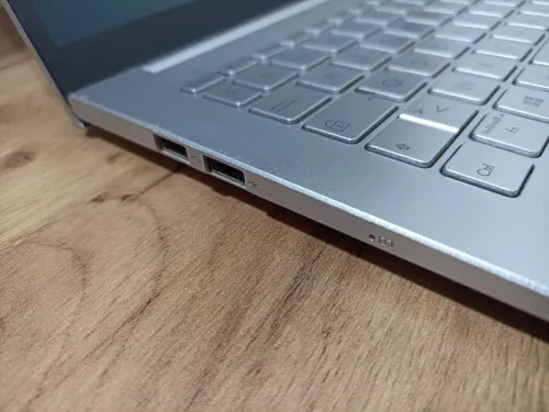 ASUS Vivobook 15 OLED Ryzen 7 5700U | 16 GB| 1 TB