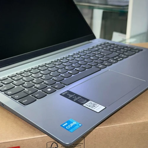 Laptop LENOVO IDEAPAD SLIM 2023 Sous emballage jamais utiliser