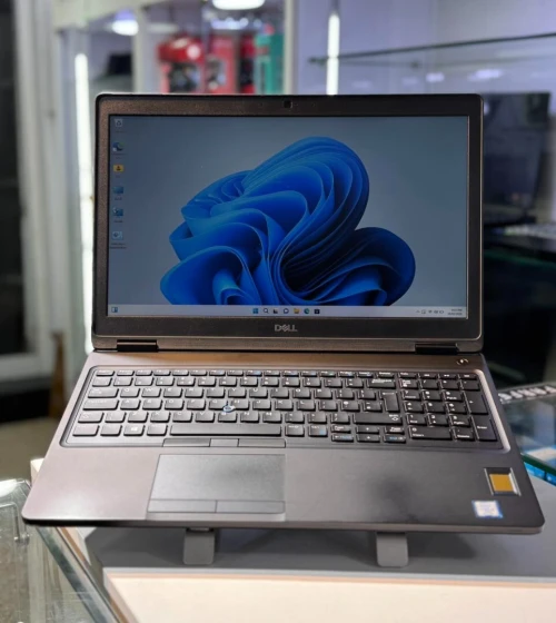 PC LAPTOP DELL LATITUDE 5590