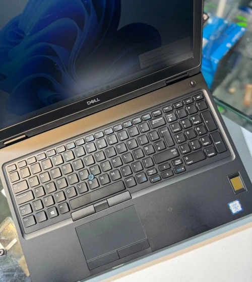 PC LAPTOP DELL LATITUDE 5590