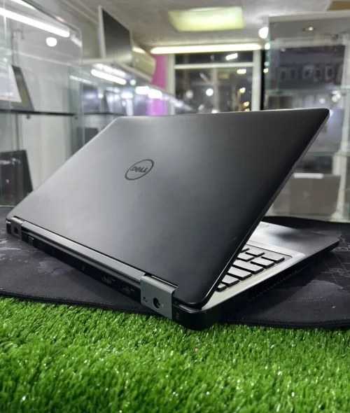 DELL LATITUDE E5570 /  I7-6TH / AMD R7  ( 2 gb ) 