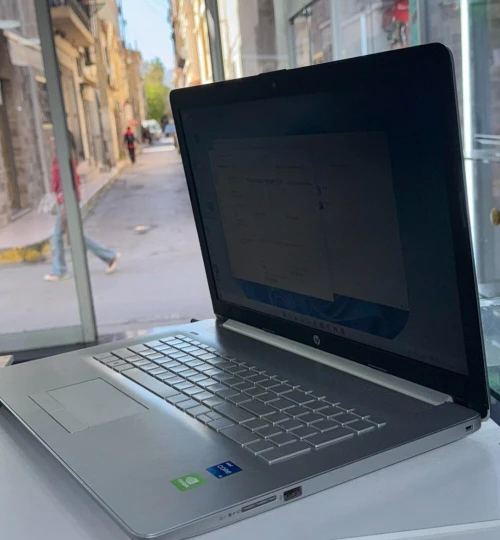 HP LAPTOP 17-by4xxx / I5-11eme / 16GB RAM / Nvidia MX930