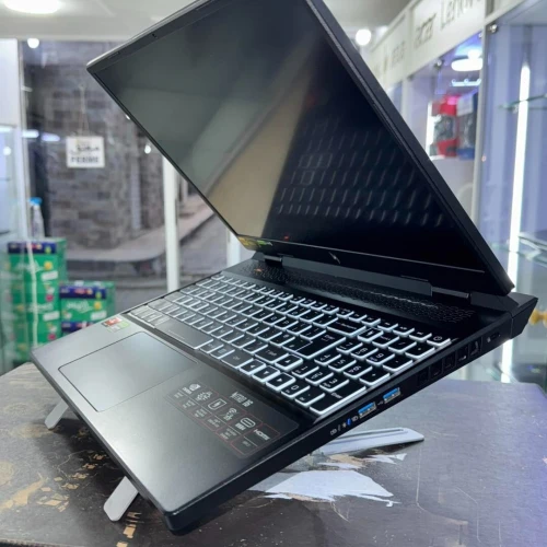 Laptop Gaming ACER NITRO 16 ( 2023 )  RYZEN 7 Série 7840HS / RTX 4060 8GB / 1TB SSD 