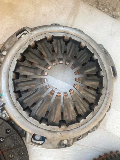 débrayable volant moteur nissan navara SE / avec disque plateaux