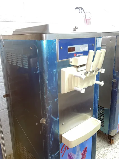 4 Machines à glace soft professionnelles Excellence 2 bacs Très bon état