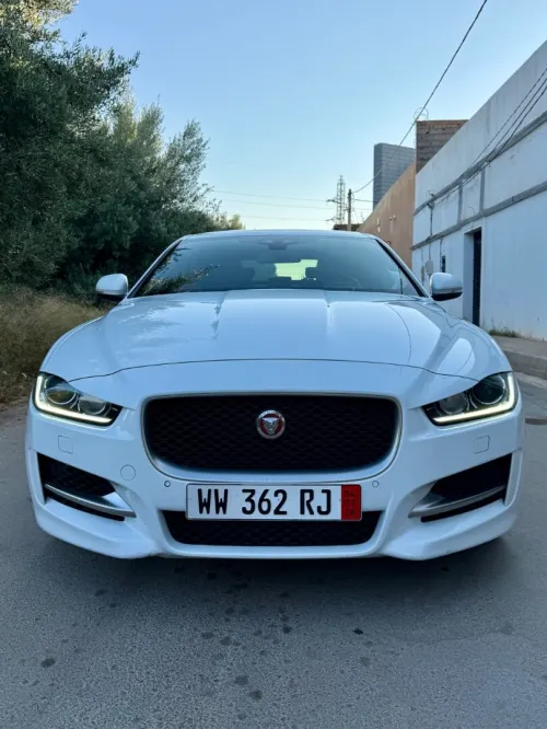 Jaguar XE awd 2017 -R-
