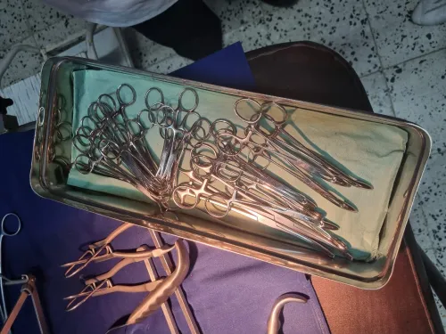 Matériel de chirurgie et chirurgie vasculaire