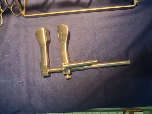 Matériel de chirurgie et chirurgie vasculaire