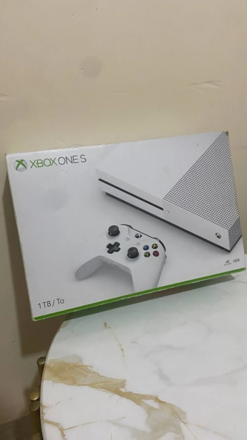 XBOX ONE S 1to ETAT 10/10 AVENDRE