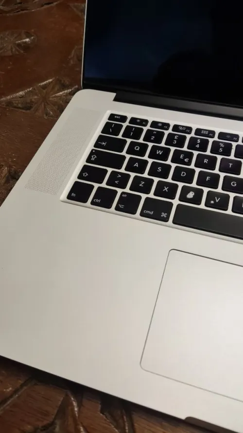 MacBook pro R9 I7 2,8GHZ 16GO 512SSD