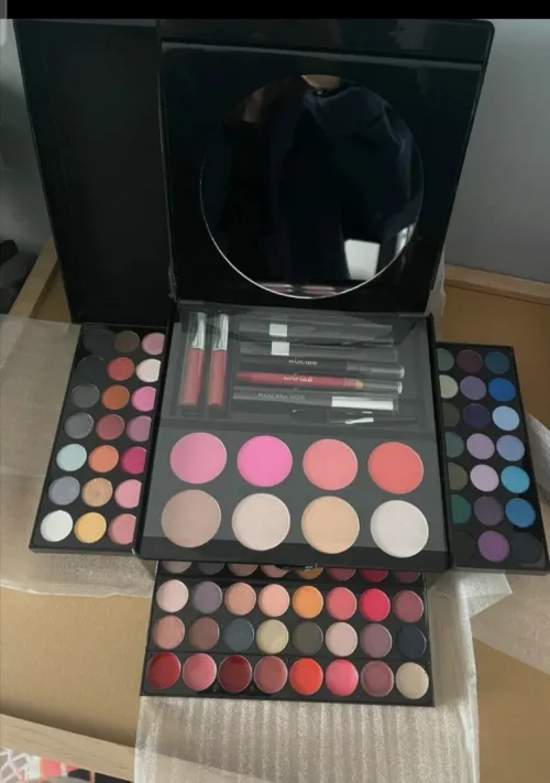 Boite de maquillage 