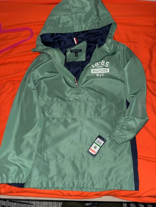 Veste Tommy Hilfiger imperméable taille 14/16 (L enfants) jamais portée avec étiquette des USA 