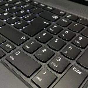 Lenovo thinkpad P16v work station i7 13eme H/ generation Ram 16Gb Stockage 1tb RTX A1000 6GB