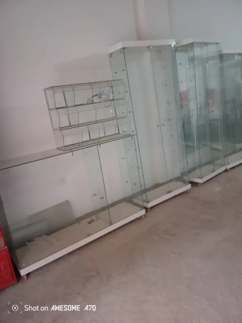 vitrines et présentoirs et caisse فيترينات و بريزونتوار وكاس