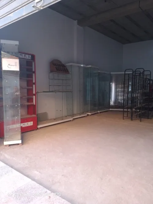 vitrines et présentoirs et caisse فيترينات و بريزونتوار وكاس