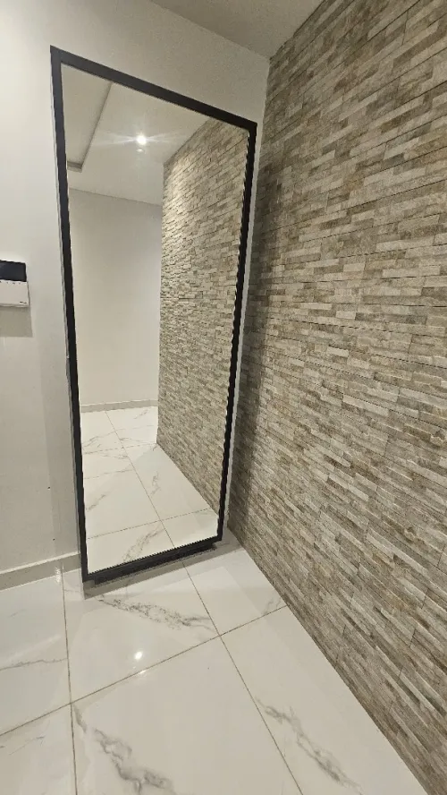 Meuble de chaussure avec miroir tres pratique