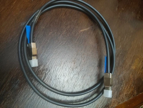 Câbles Externes Mini-SAS SFF-8088 et SFF-8470