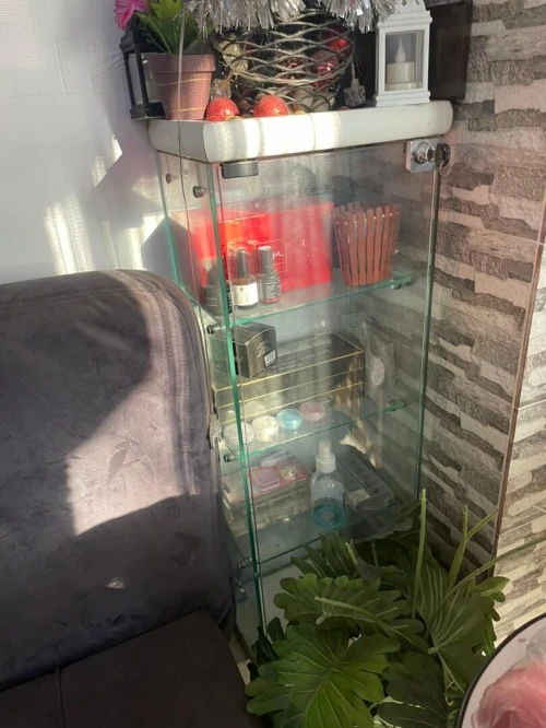 vente de materiels de coiffures , esthetiques et ongleries