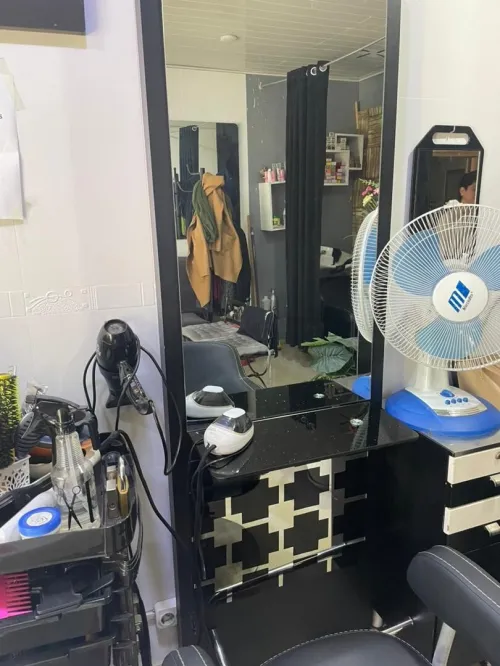 vente de materiels de coiffures , esthetiques et ongleries