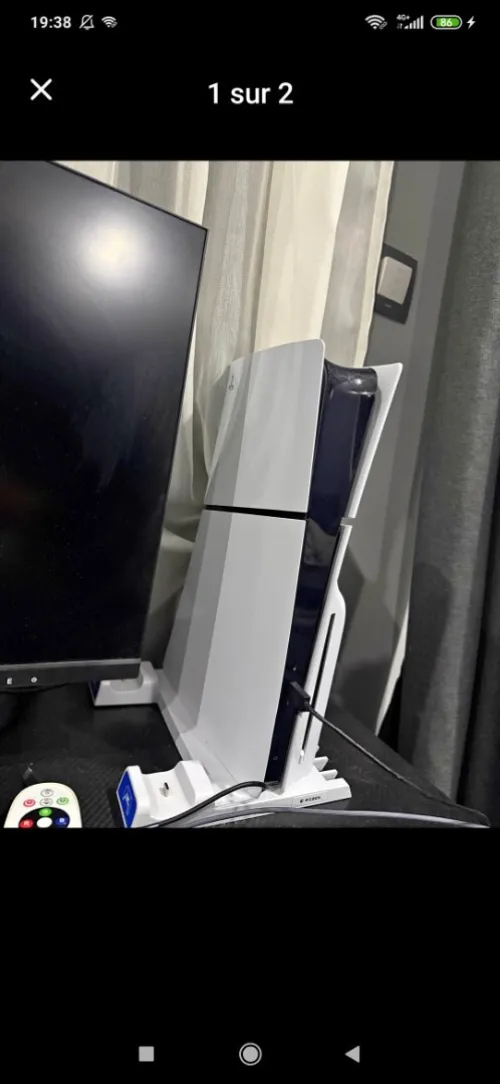 Ps5 slim standard avec manette original + des jeux degital