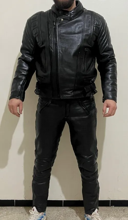 Tenue complète veste et pantalon en cuire véritable protection pour les motards 