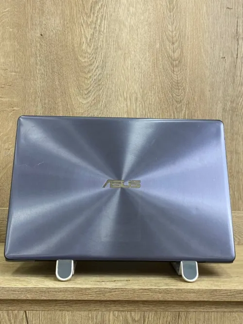 ASUS ZENBOOK 13 UX331UA/i5-8250U / 8 GB DDR 3 256GB SSD