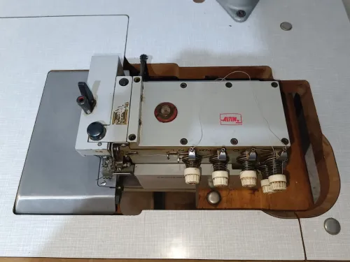 Machine à coudre industrielle TEXIMA 5 fils + moteur allemand