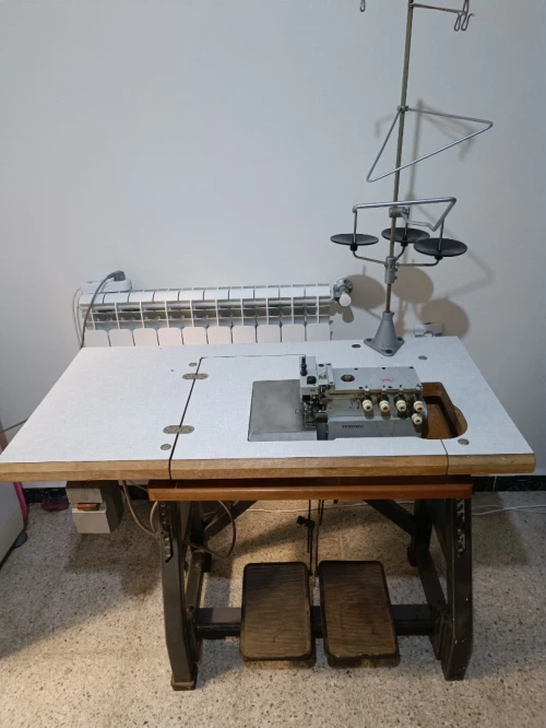 Machine à coudre industrielle TEXIMA 5 fils + moteur allemand