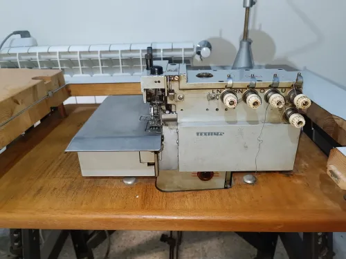 Machine à coudre industrielle TEXIMA 5 fils + moteur allemand