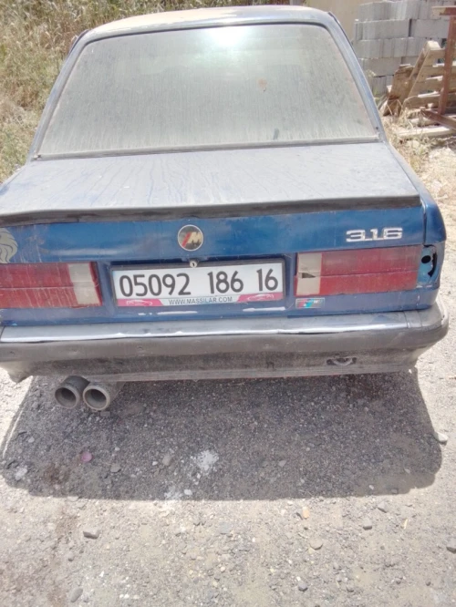 BMW E30 1986 
