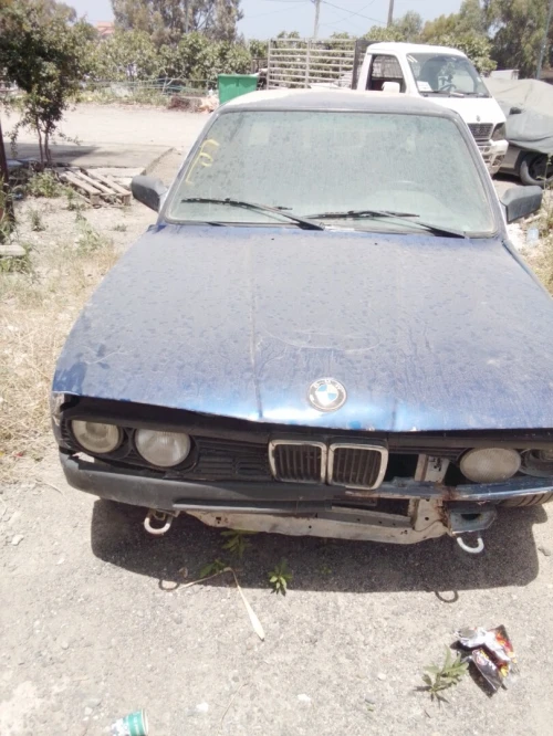 BMW E30 1986 