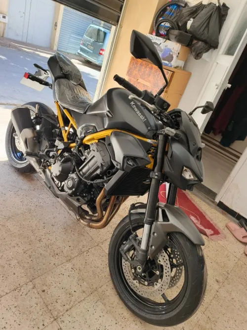 Kawasaki Z900 gold 2026
