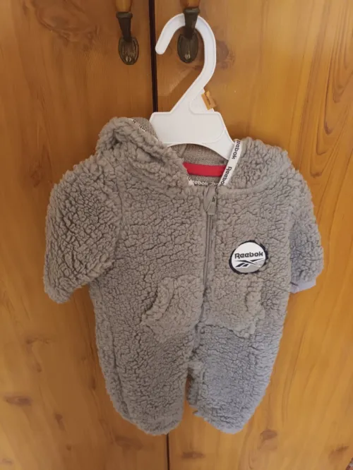 Vêtements bébé et enfant " Reebok et Orchestra " Neufs avec étiquette. 