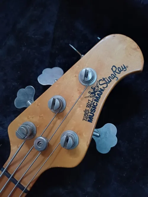 Guitare basse Music Man stingray 4 2EQ 1995