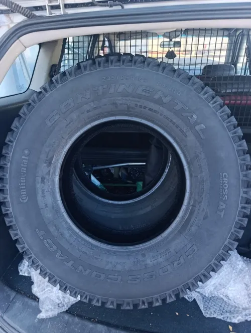 2 Pneus Continental 235/85R 16C