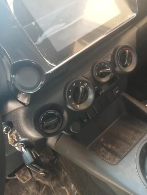 Toyota Hilux doubl cabin 4×4 2025 جنوب افريقيا