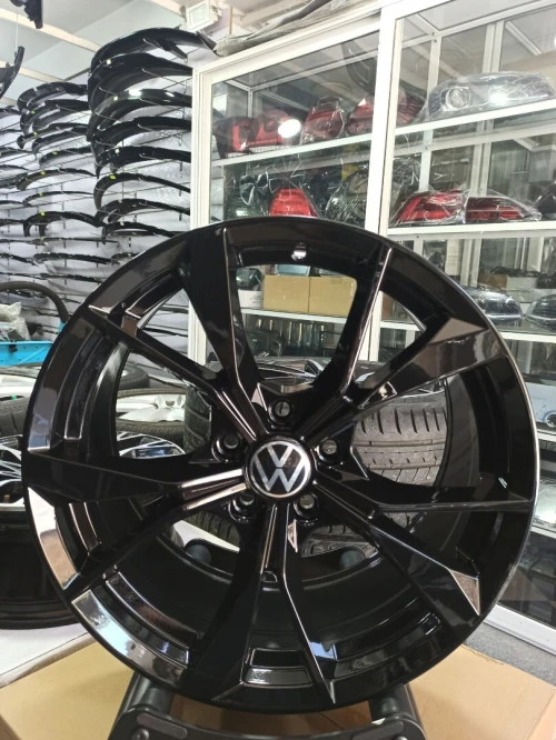 J'ente en alliage Volkswagen Tiguan et t-roc par 18 et 19