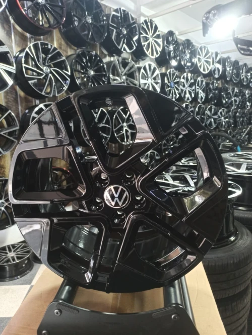 J'ente en alliage Volkswagen par 17