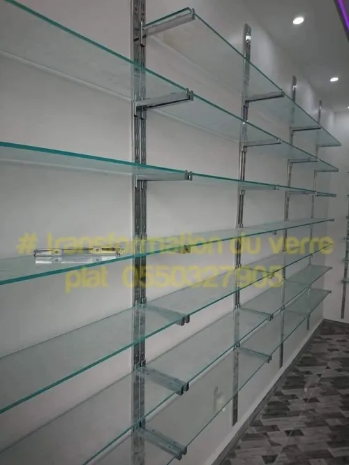 Armoire et comptoir d'exposition en verre 