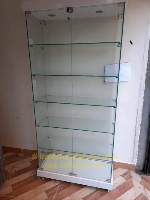 Vitrine et présentoir d'exposition en verre 