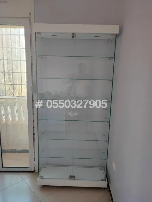 Armoire et comptoir d'exposition en verre 